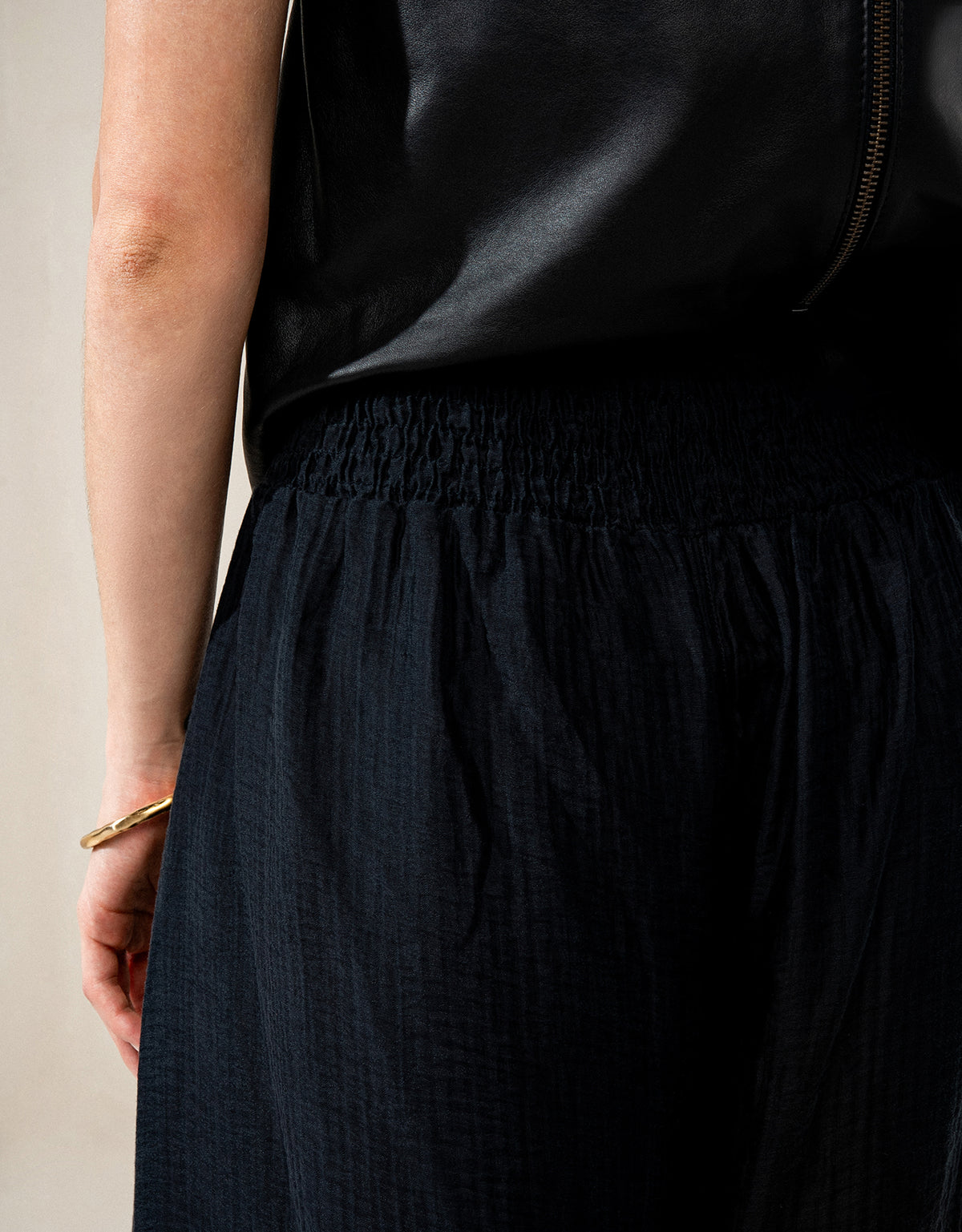 CALÇA PANTALONA LORENA MADRE REINA PRETO