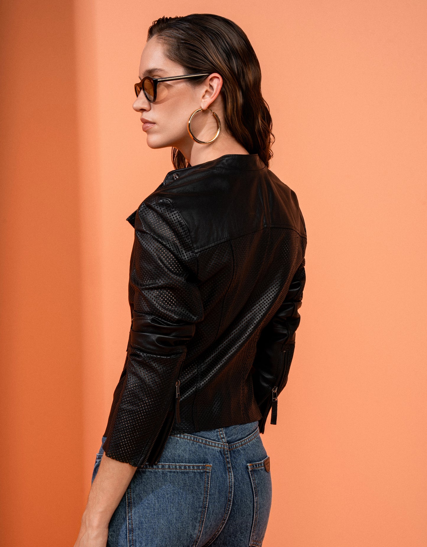 JAQUETA SUMMER PERFURO MADRE REINA COURO PRETO
