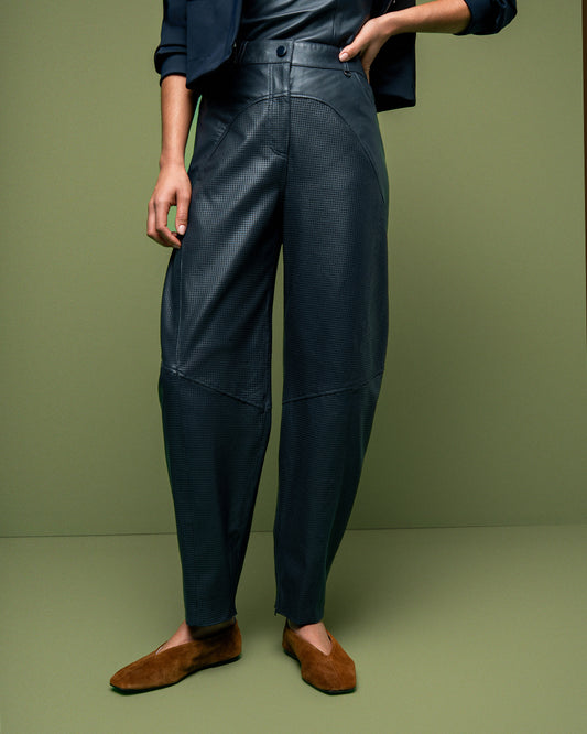 CALÇA DIANA PERFURO MADRE REINA COURO AZUL MARINE