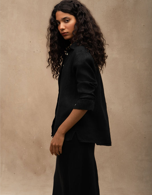 CAMISA CAROL MADRE REINA LINHO PRETO