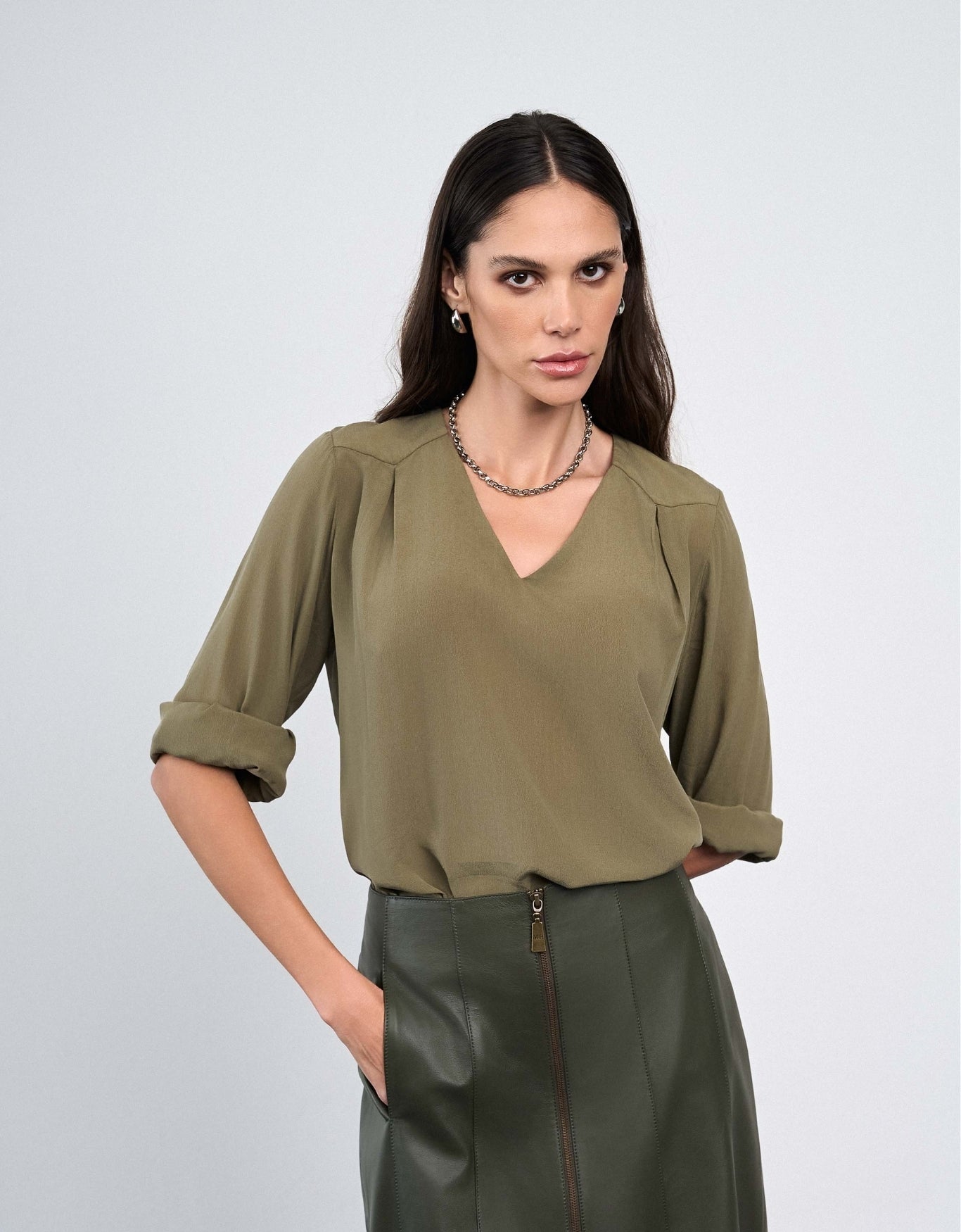BLUSA ALÍCIA MADRE REINA SEDA GREIGE
