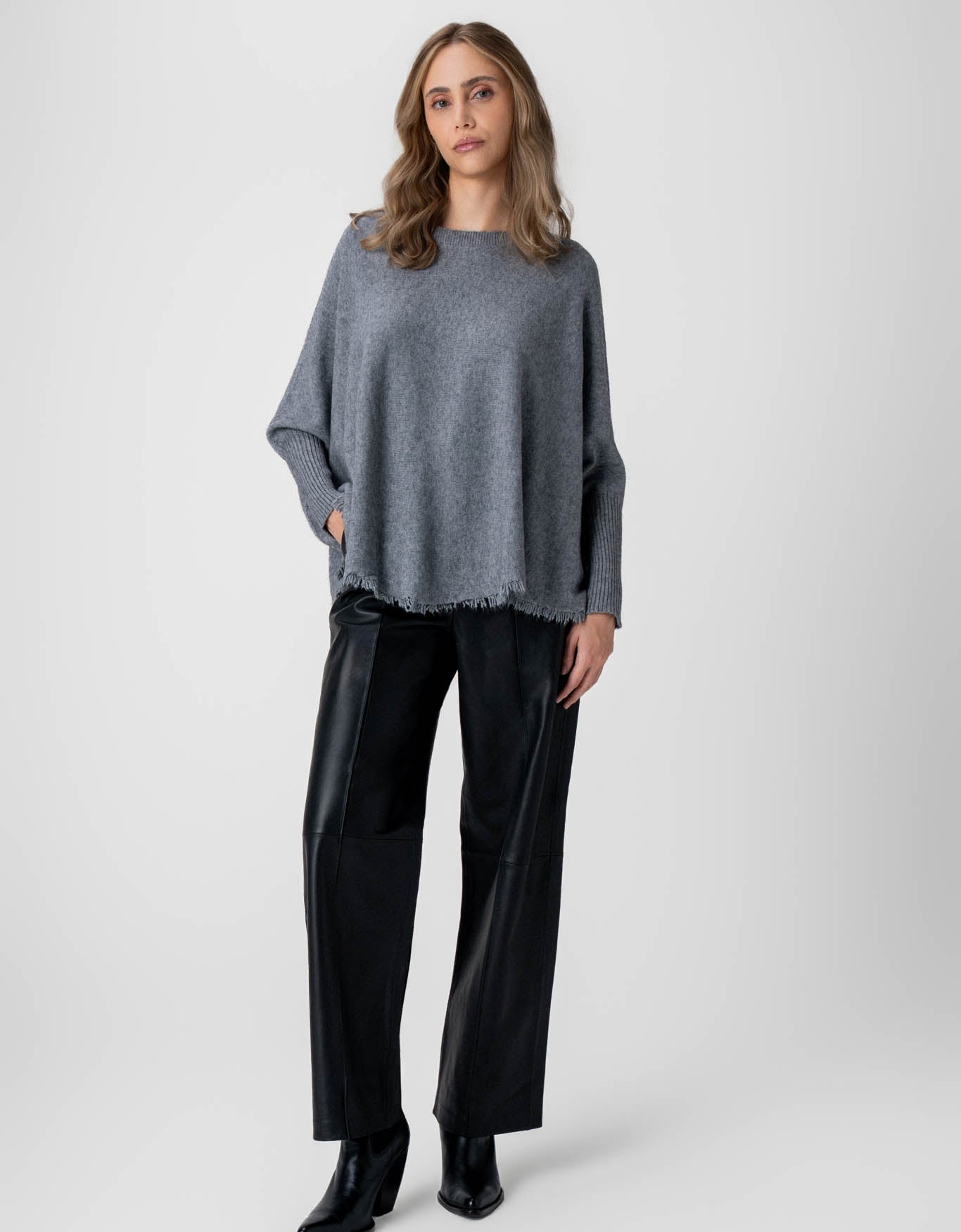 BLUSA ALINE MADRE REINA TRICOT CINZA