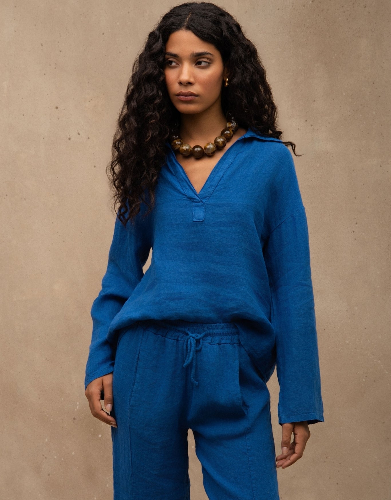 BLUSA BRUNA MADRE REINA LINHO AZUL MESQUITA