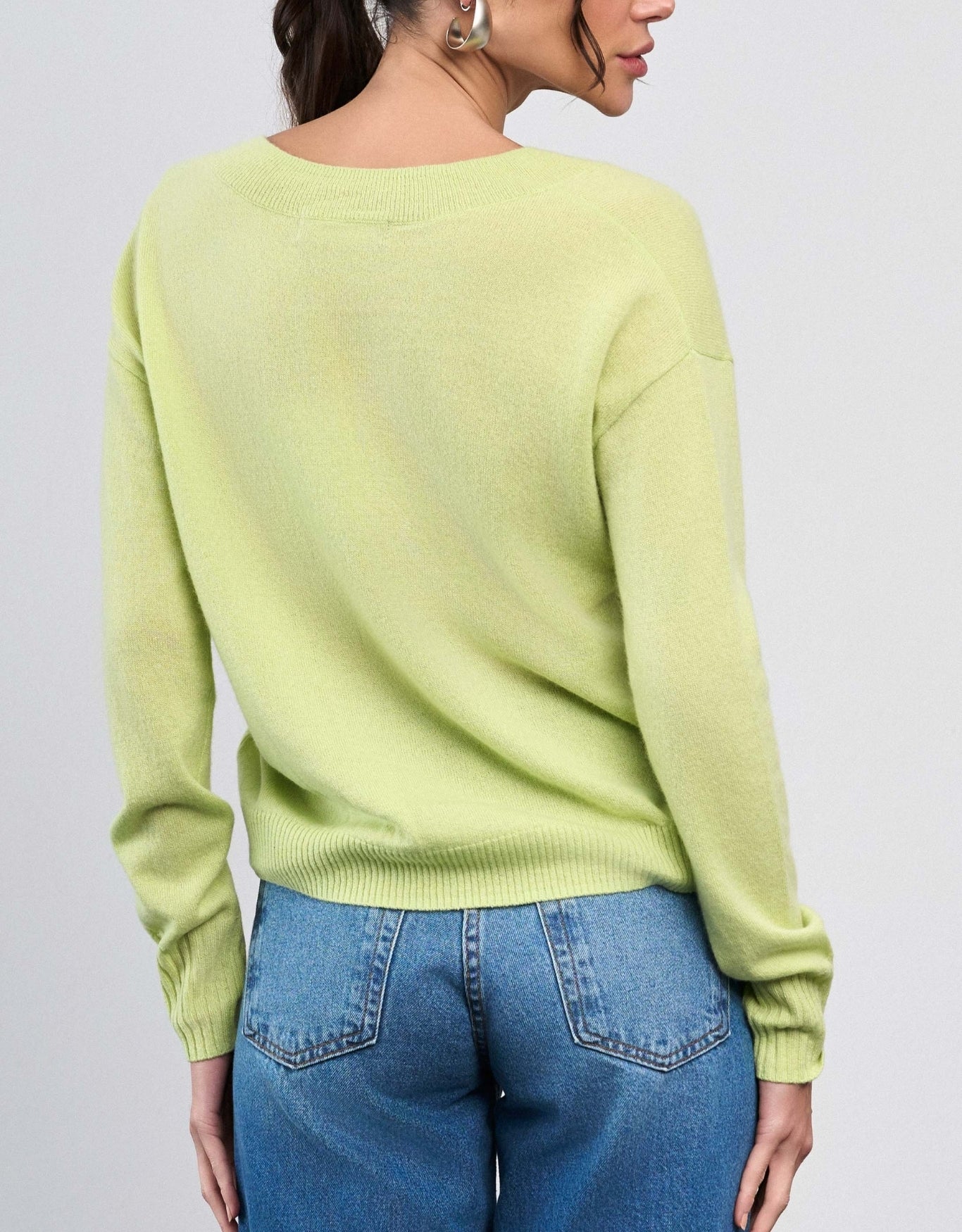 BLUSA GOLA V MADRE REINA CASHMERE VERDE SHADOW