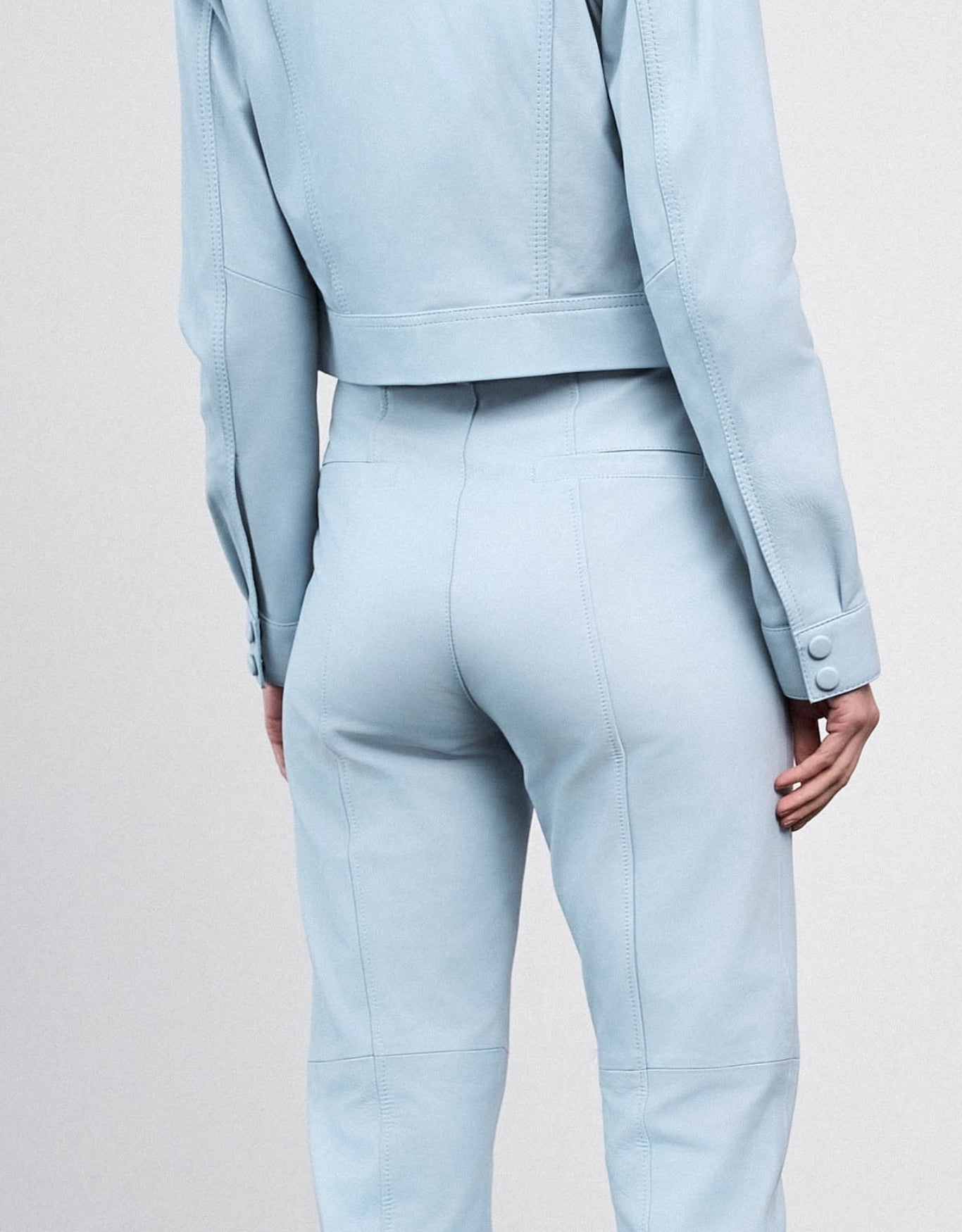 CALÇA ALFAIATARIA MADRE REINA COURO BLUE DAY