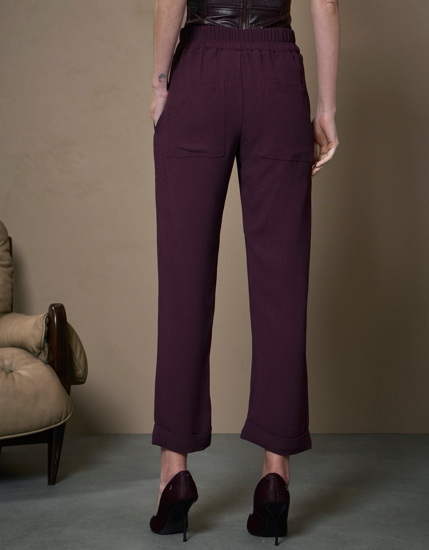 CALÇA ALANIS MADRE REINA CREPE BERINJELA