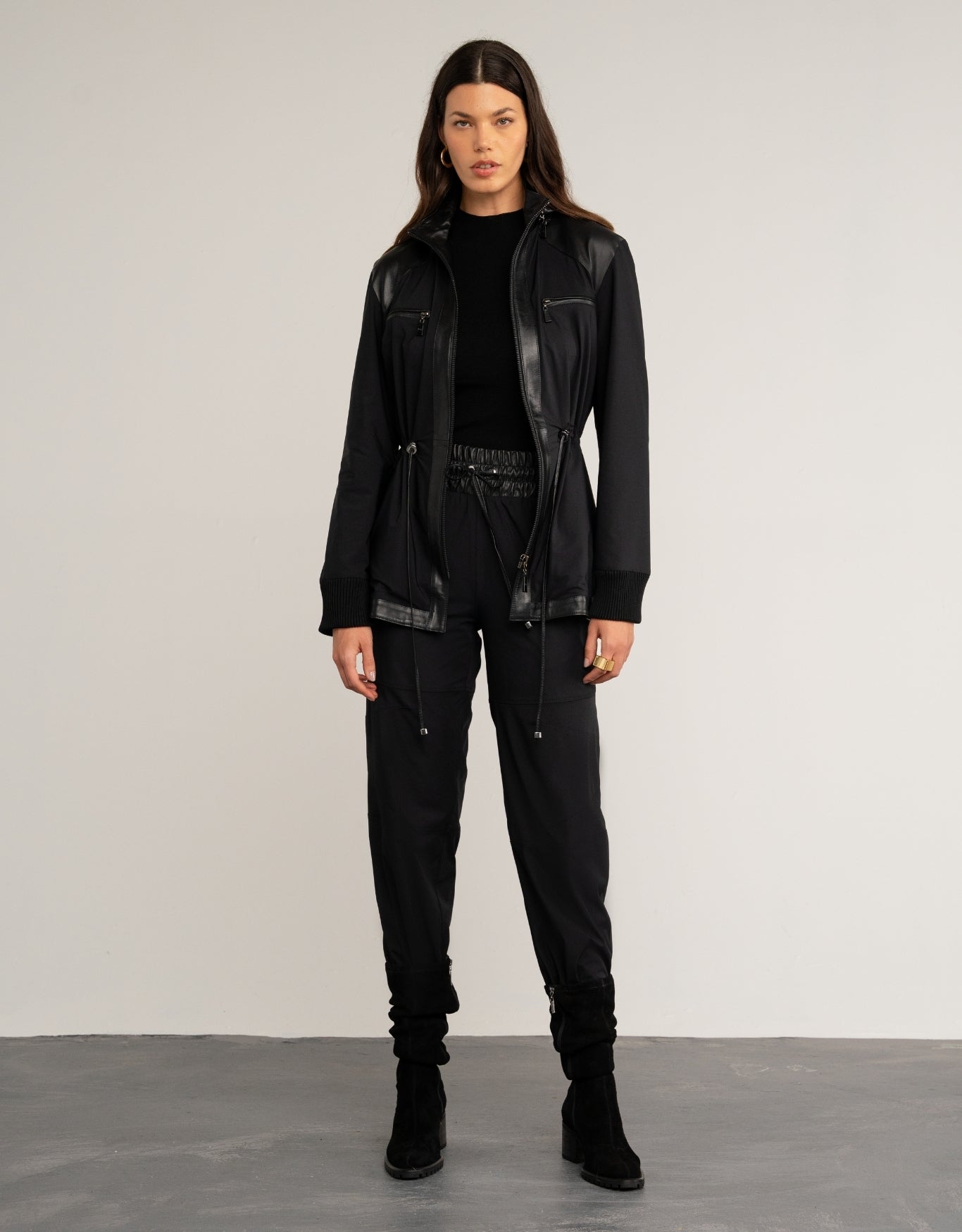 CALÇA HELO NYLON COM COURO PRETO