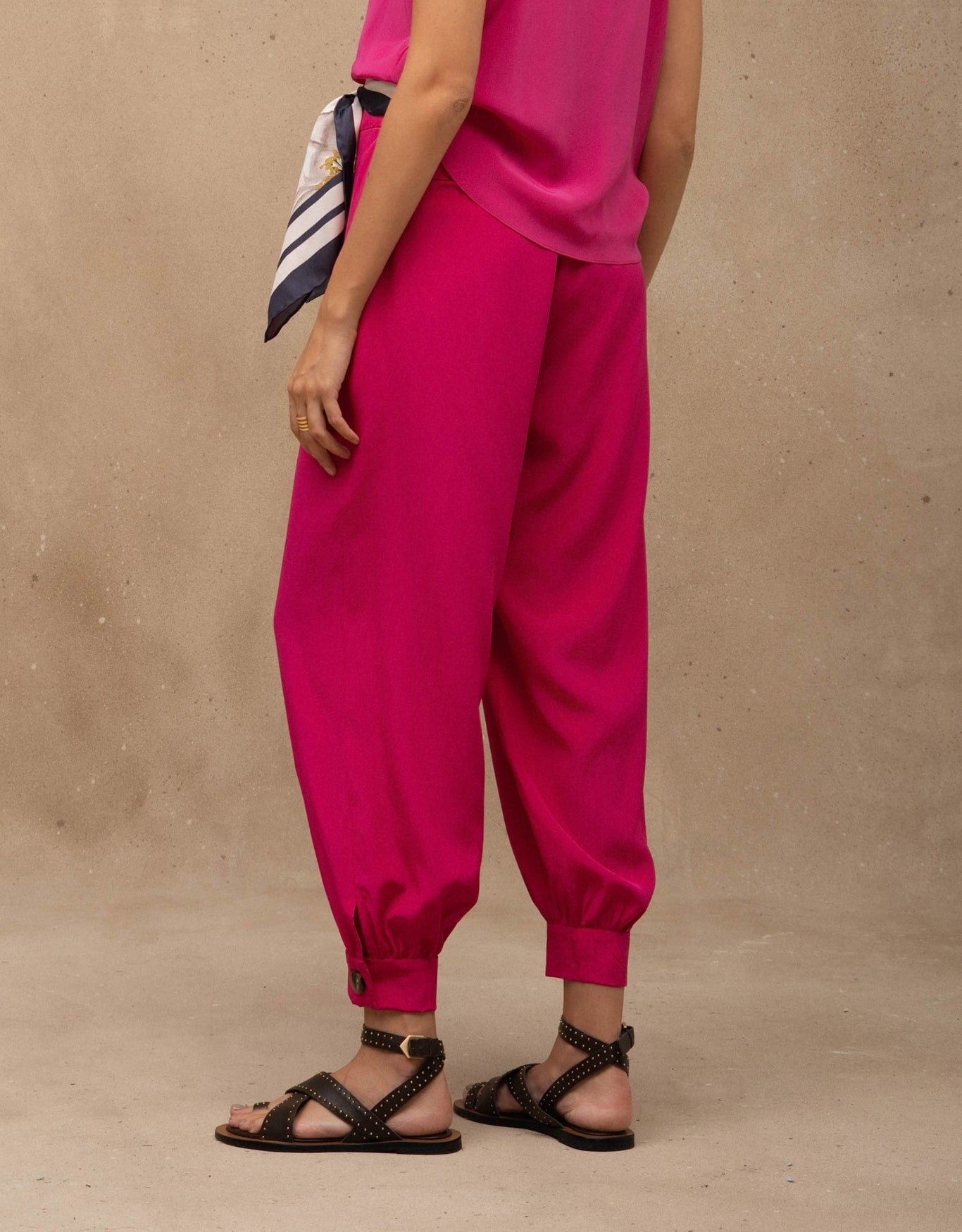 CALÇA REBECA MADRE REINA SEDA ROSA BLOOM