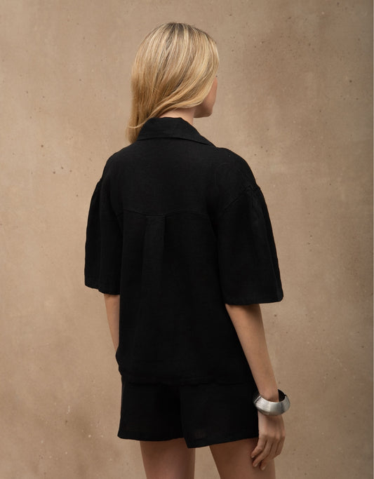 CAMISA BOLSOS MADRE REINA LINHO PRETO