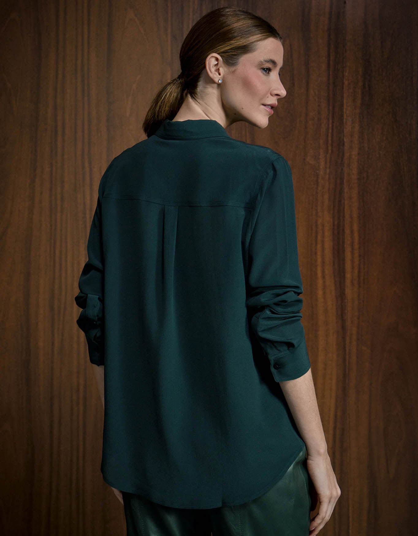 CAMISA CLÁSSICA MADRE REINA SEDA VERDE FLORESTA