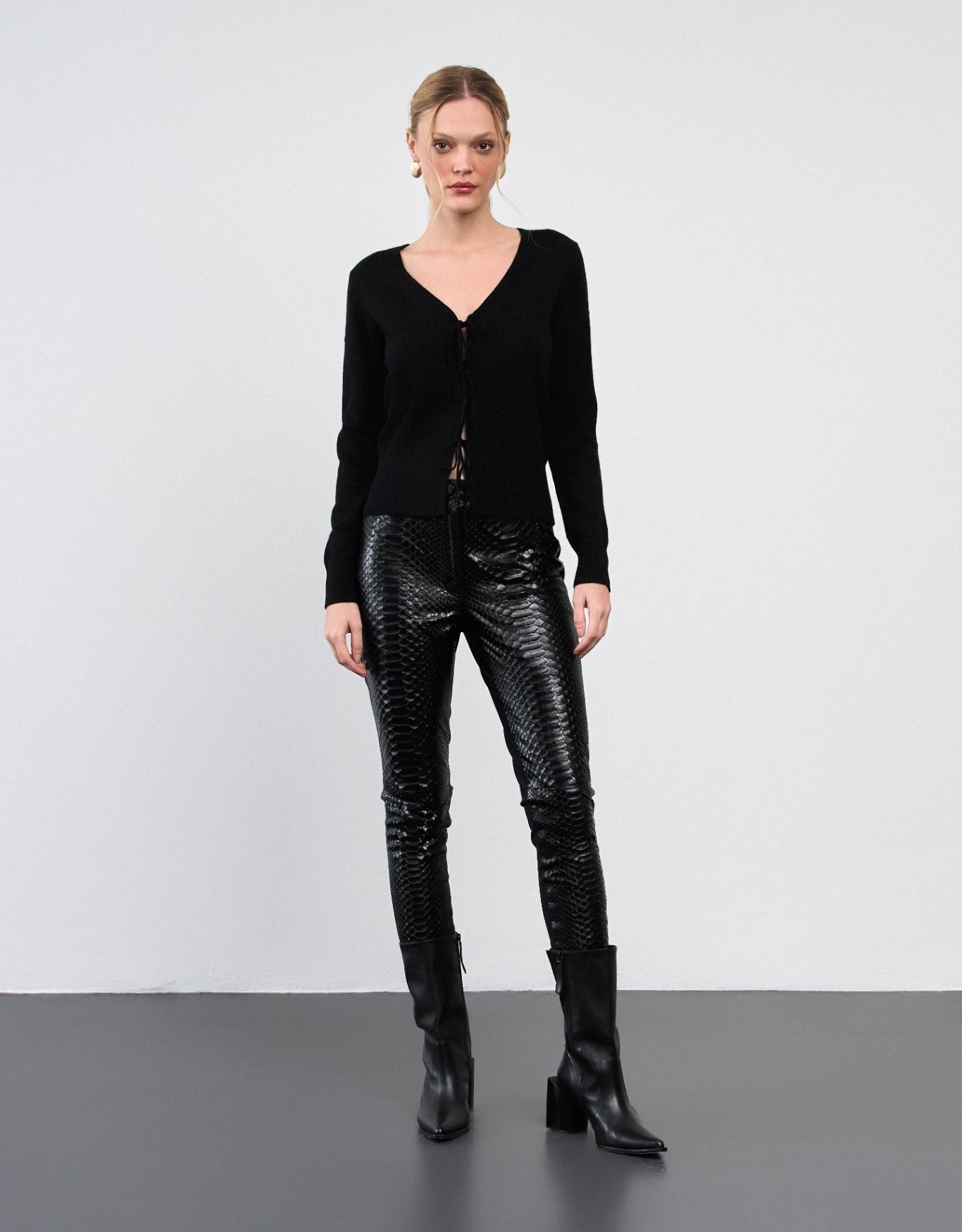 CARDIGAN AMARRAÇÃO MADRE REINA CASHMERE PRETO