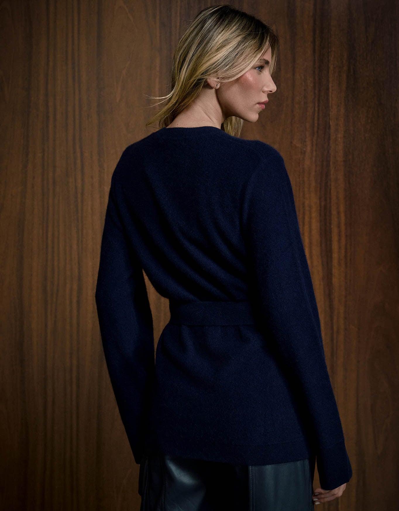 CARDIGAN CLÁSSICO MADRE REINA CASHMERE AZUL MARINE