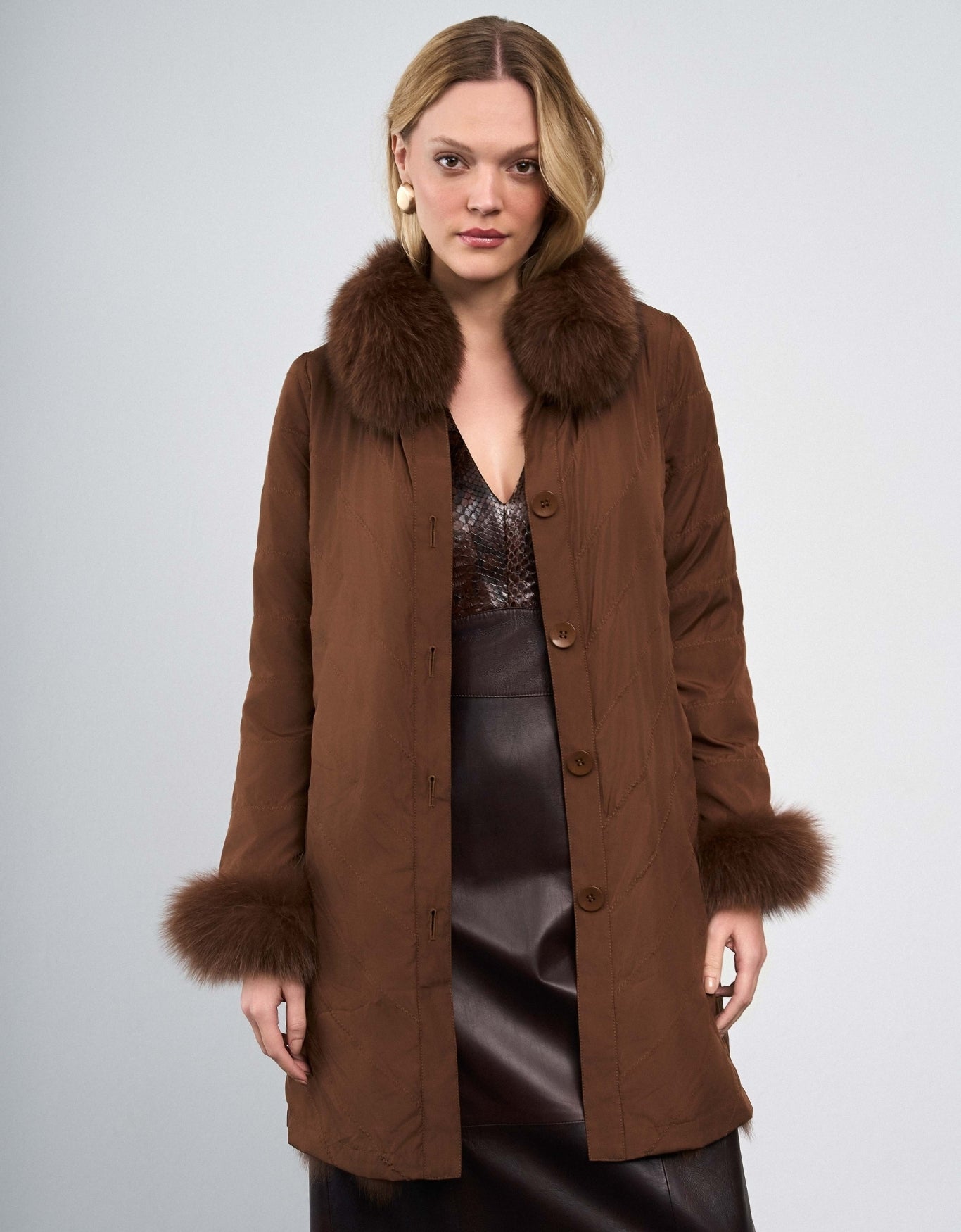 CASACO LONGO DUPLA FACE MADRE REINA PELE COFFEE