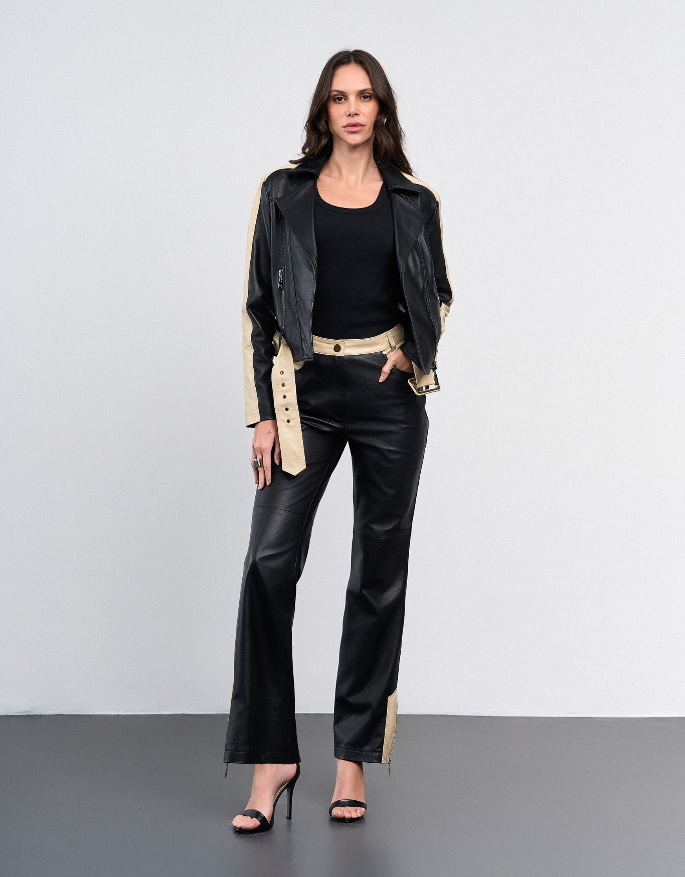 JAQUETA CAROL MADRE REINA COURO PRETO