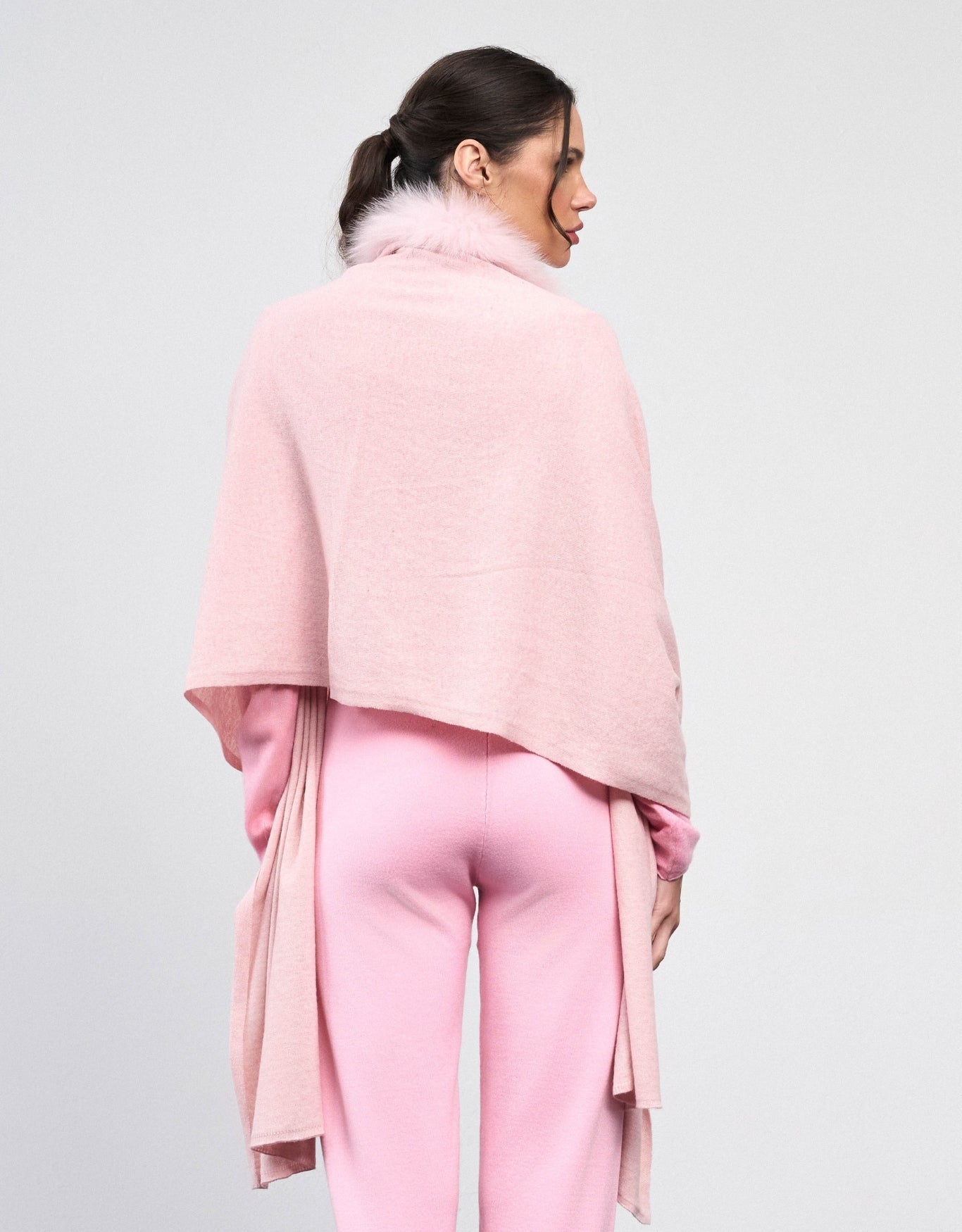 MANTELA GOLA MADRE REINA TRICOT ROSA CRISTAL