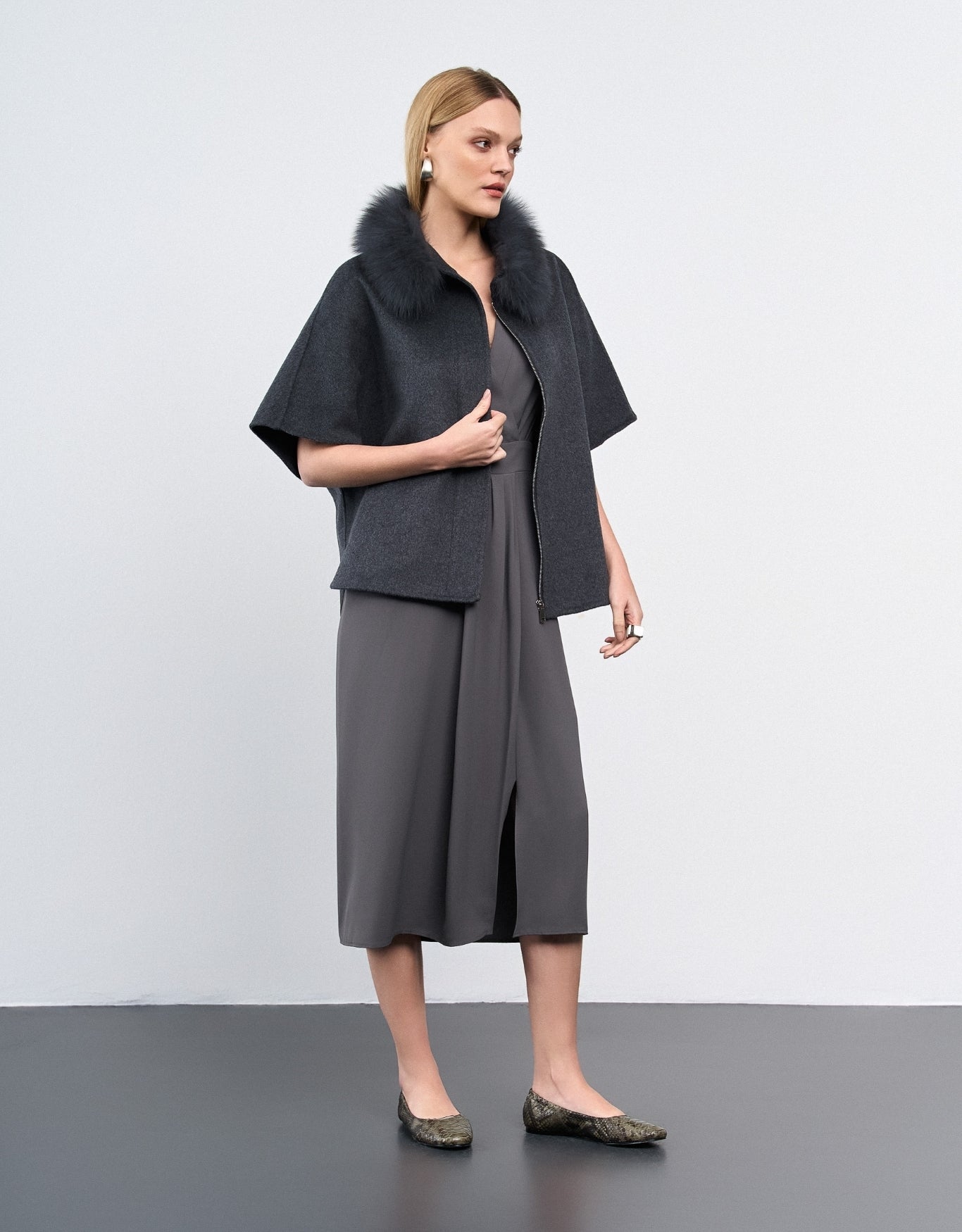 MANTELA MADRE REINA LÃ DARK GRAY