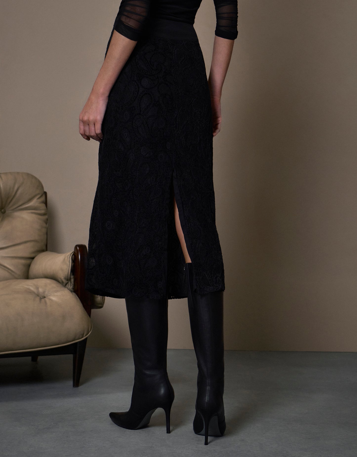 SAIA DE RENDA MADRE REINA PRETO