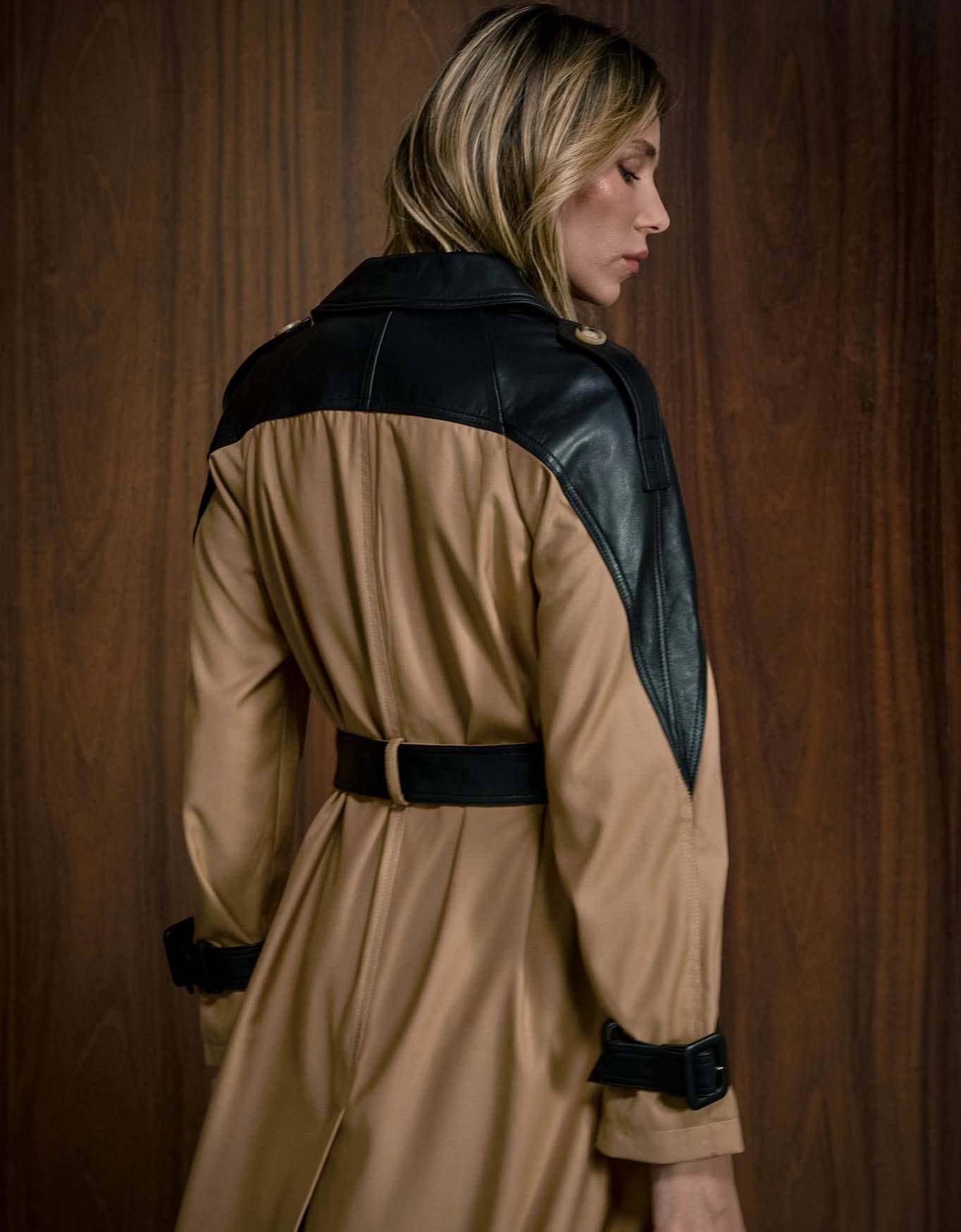 TRENCH COAT UTILITAIRE MADRE REINA COM COURO ARGILA