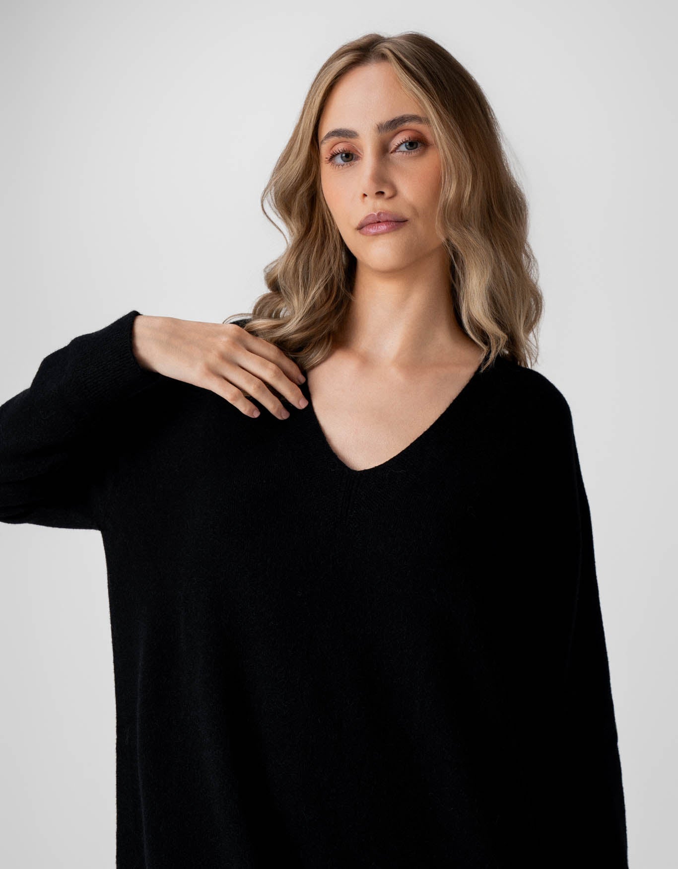 VESTIDO ADELE MADRE REINA PRETO