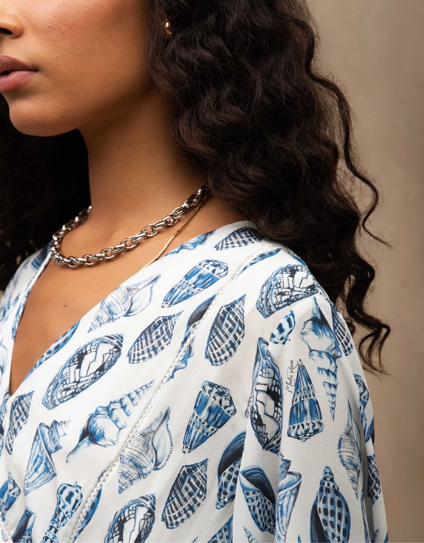 VESTIDO JULIETA CURTO ESTAMPADO MADRE REINA SEDA