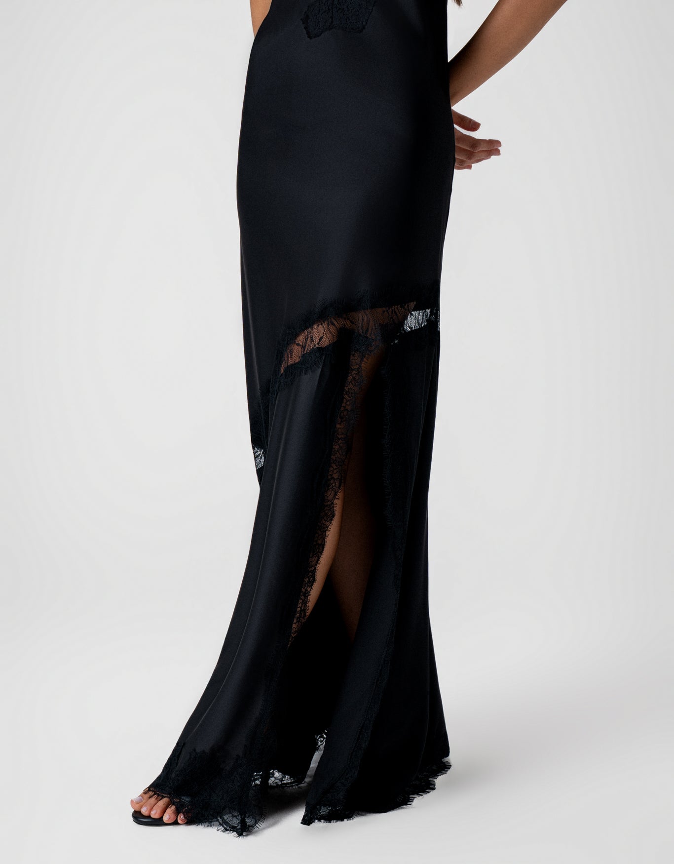 VESTIDO LIZIE MADRE REINA PRETO