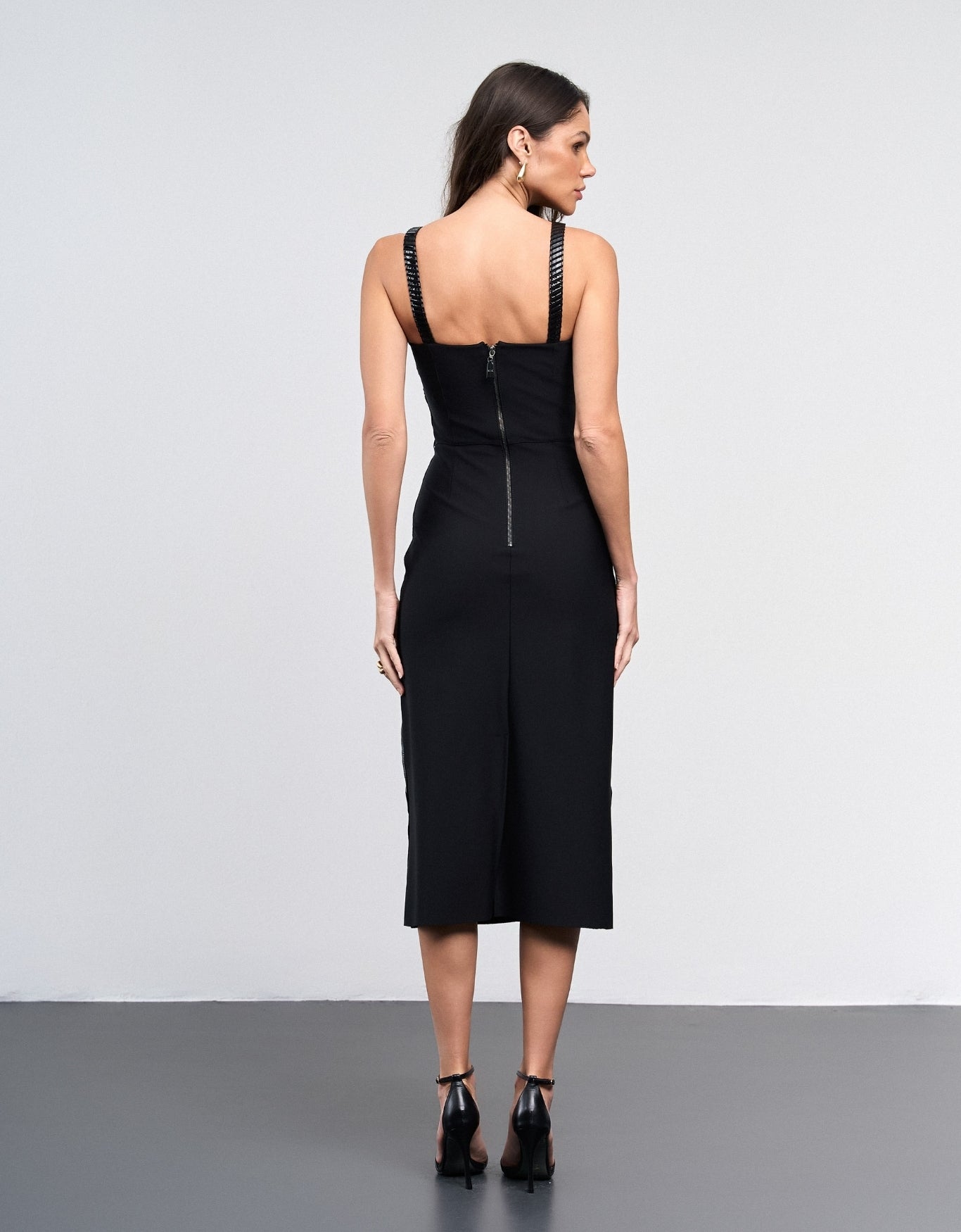 VESTIDO MIDI CHARLOTE MADRE REINA COURO COM MALHA PRETO