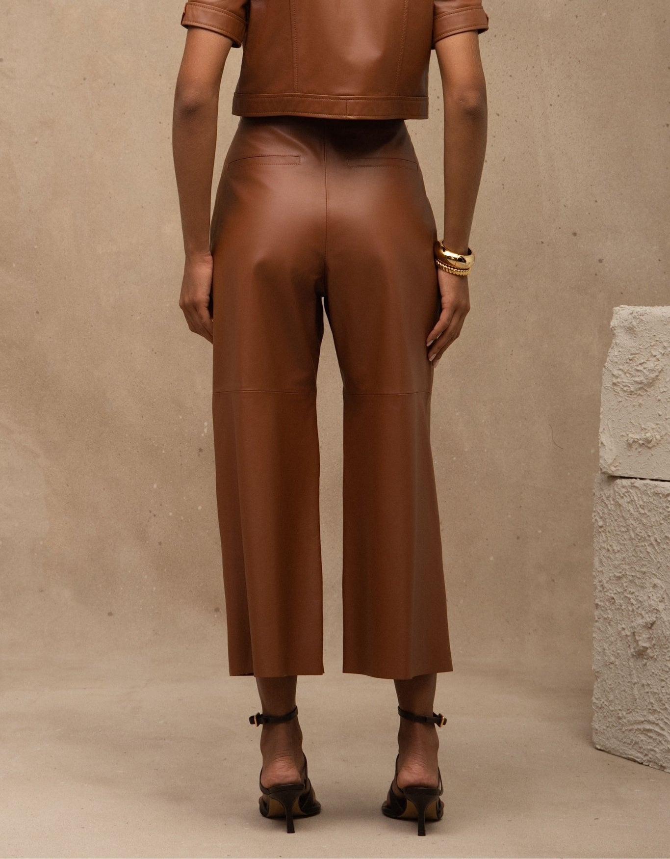 CALÇA PANTACOURT CECÍLIA MADRE REINA COURO CARAMELO