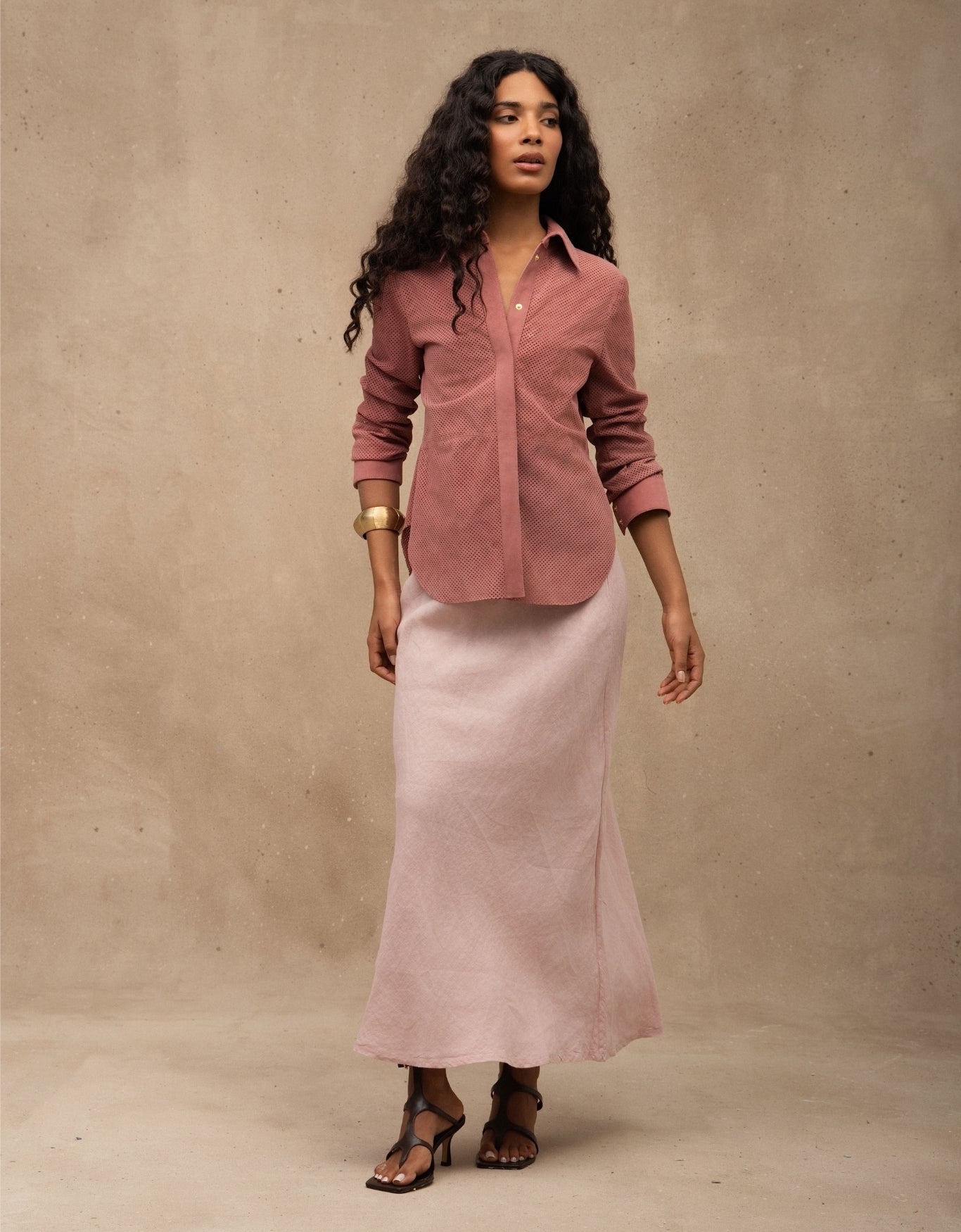 CAMISA BRUNA MADRE REINA CHAMOIS ROSA ROMÃ