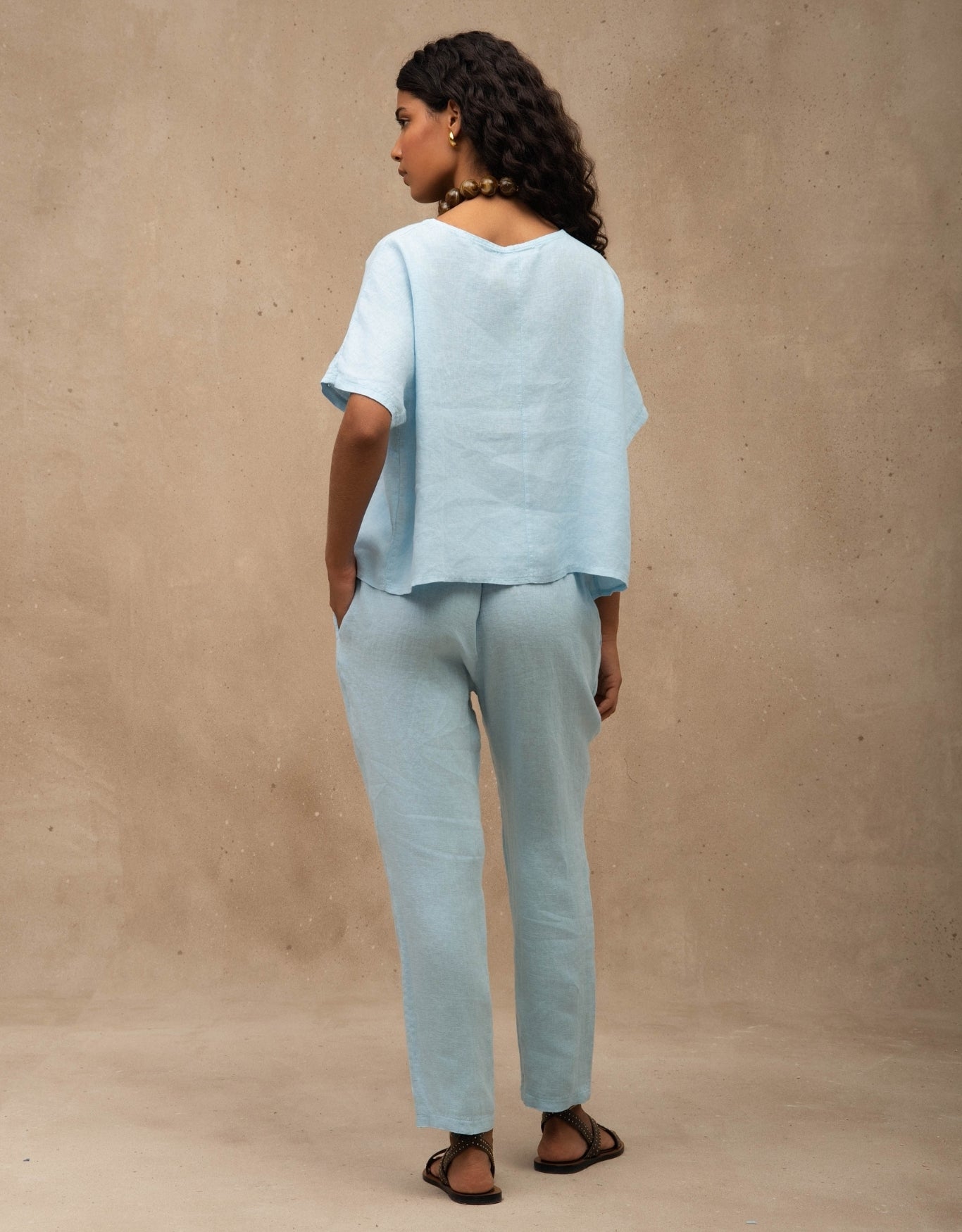 T-SHIRT CLASSIC MADRE REINA LINHO AZUL ÁGATA