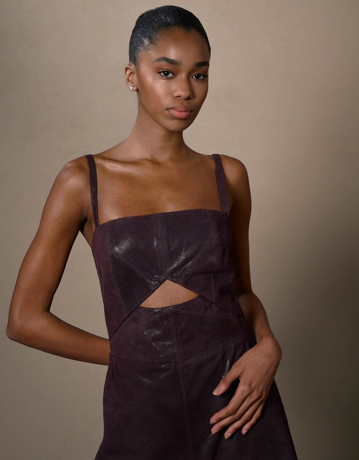 VESTIDO MALU MADRE REINA COURO CHAMOIS BERINGELA