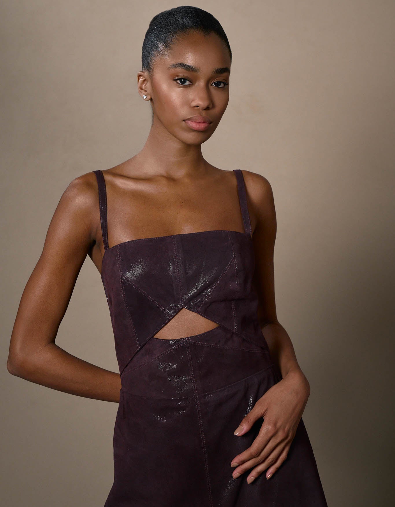 VESTIDO MALU MADRE REINA COURO CHAMOIS BERINGELA