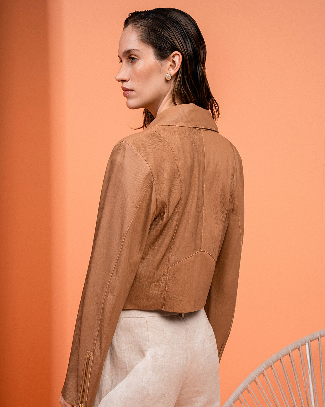 JAQUETA NEW PERFECTO VELOUR MADRE REINA COURO CAMEL