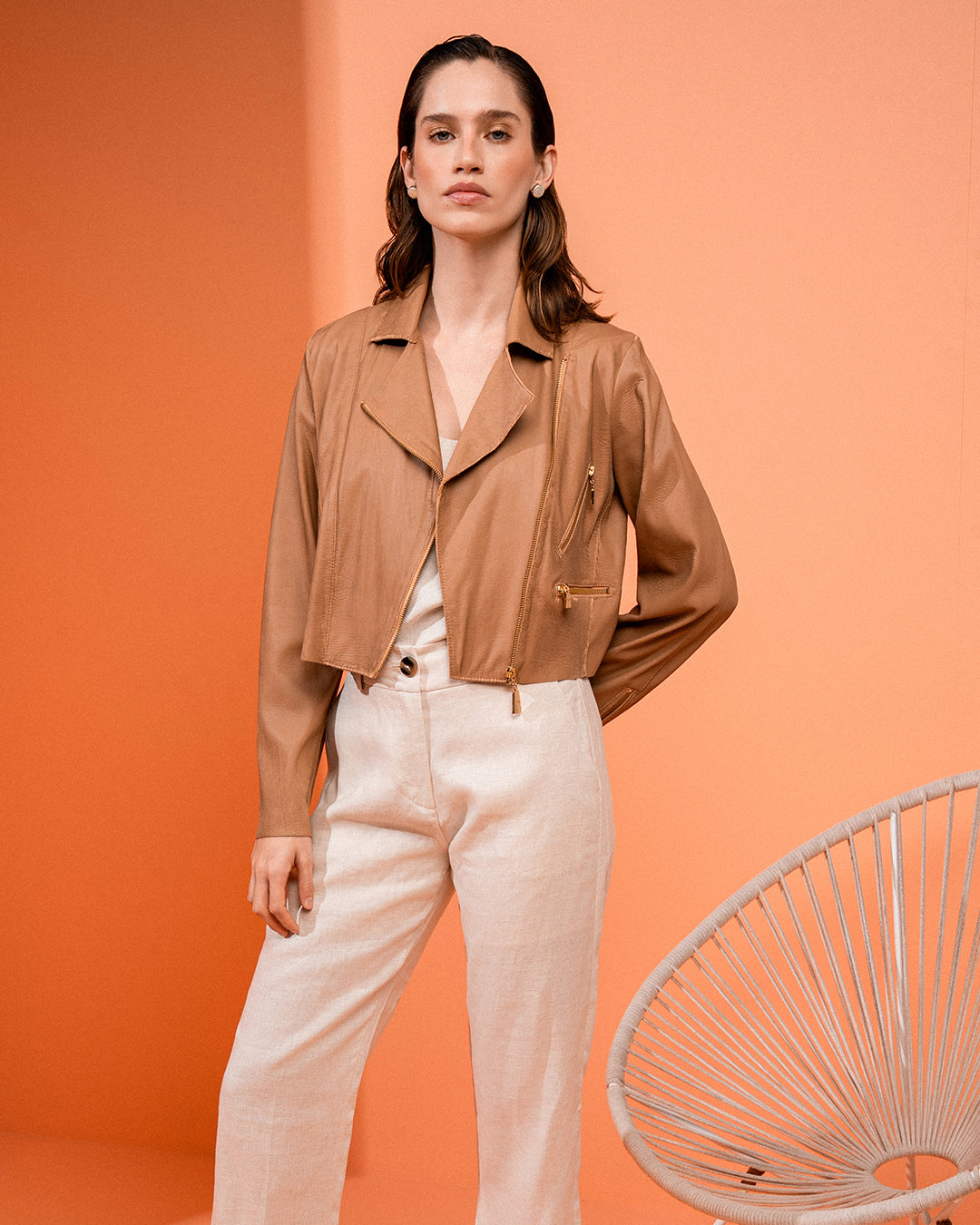 JAQUETA NEW PERFECTO VELOUR MADRE REINA COURO CAMEL
