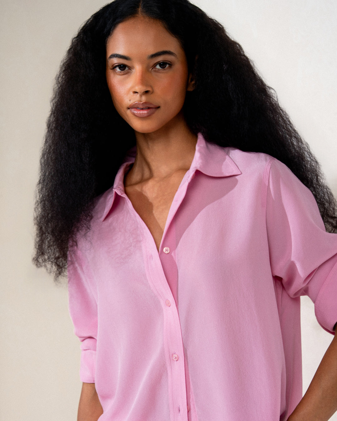 CAMISA CLÁSSICA PESPONTO MADRE REINA SEDA ROSA TULIPA