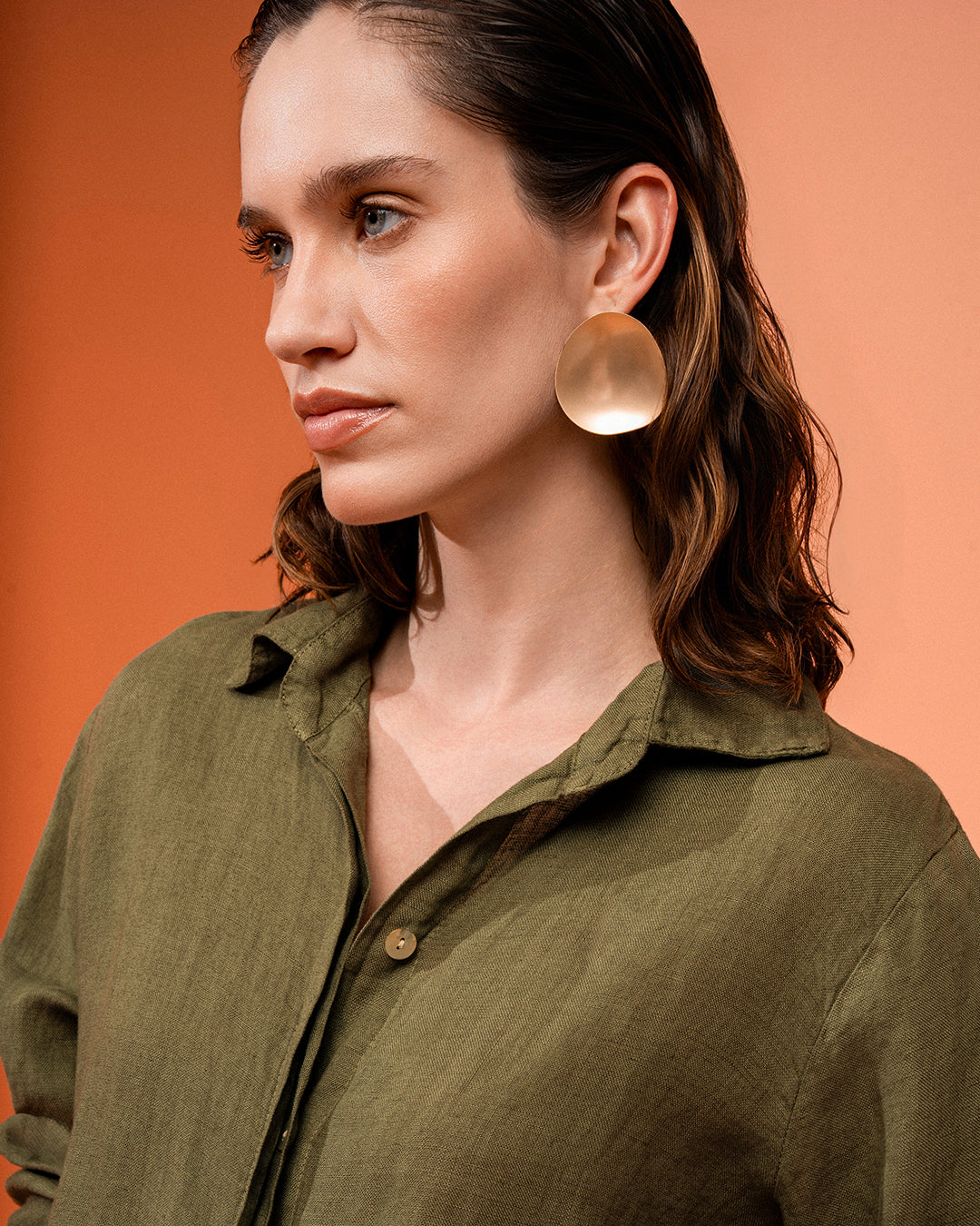 CAMISA CLASSIC MADRE REINA LINHO VERDE OLIVA