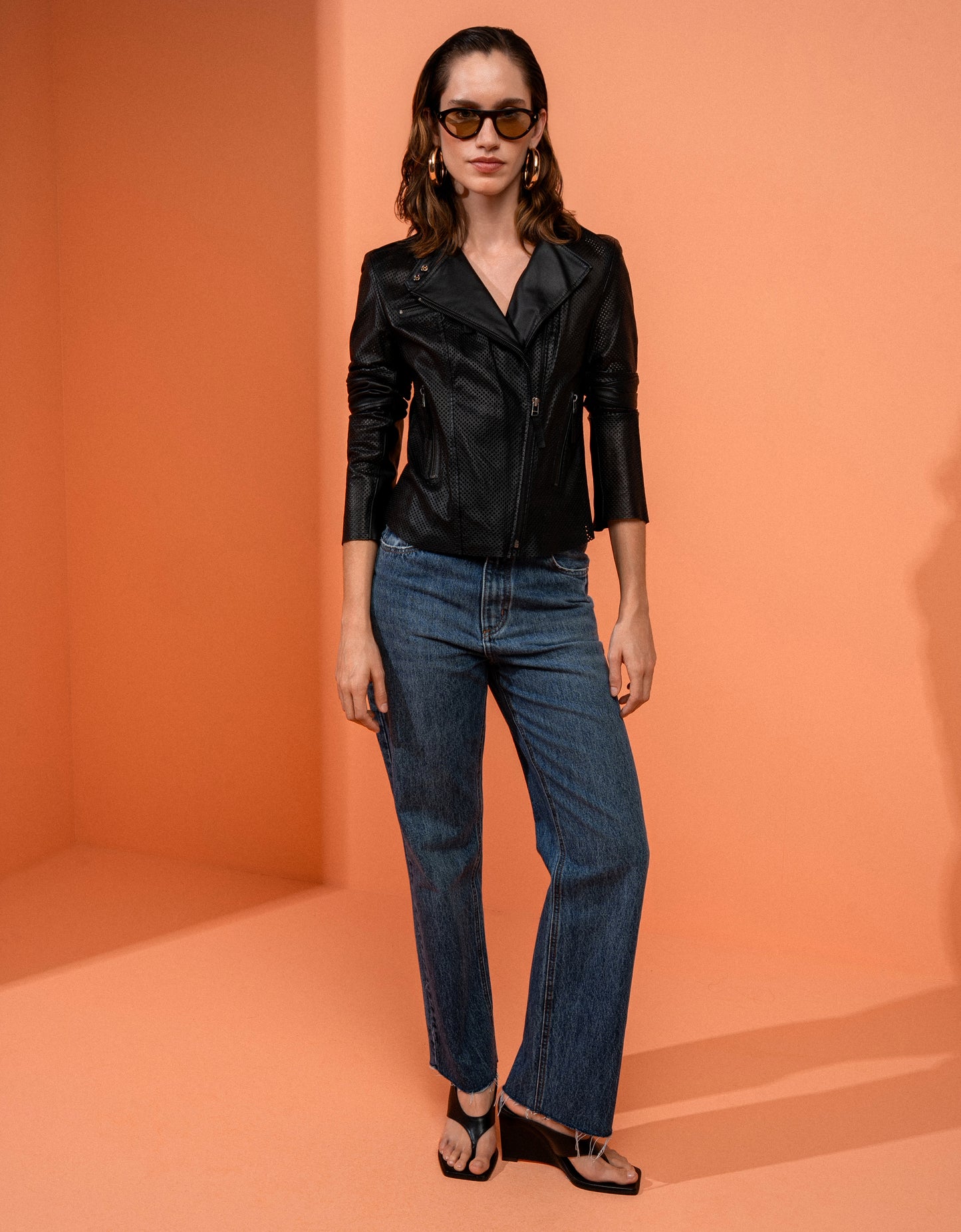 JAQUETA SUMMER PERFURO MADRE REINA COURO PRETO