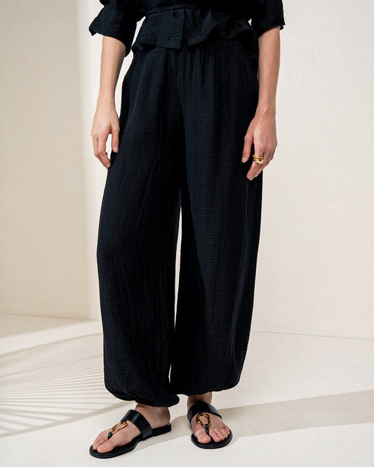 CALÇA BALLOON LORENA MADRE REINA COM SEDA PRETO