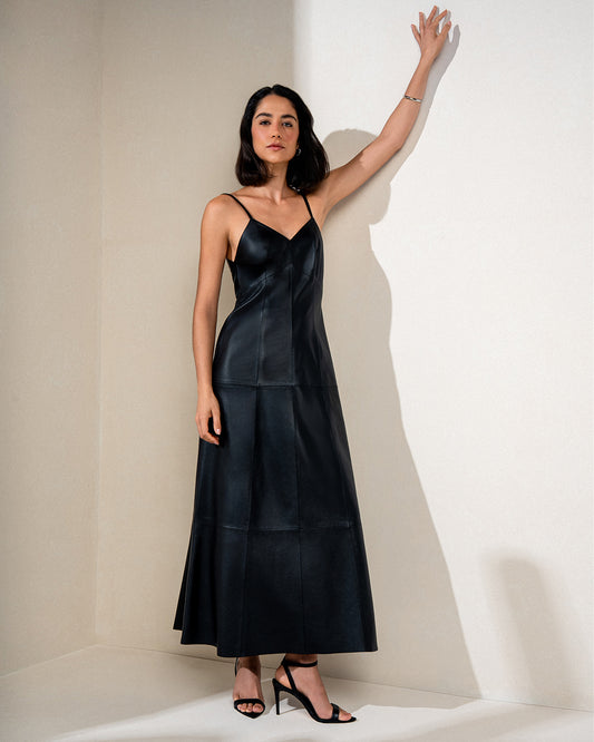 VESTIDO LAILA MADRE REINA COURO PRETO