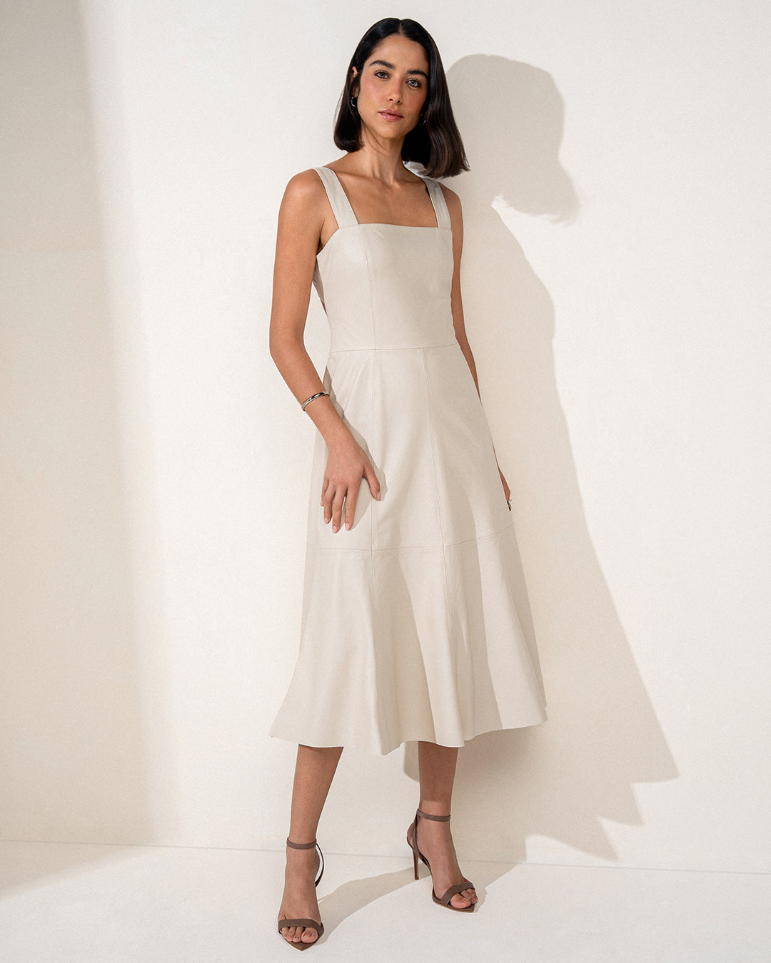 VESTIDO LAURA MADRE REINA COURO CREMA