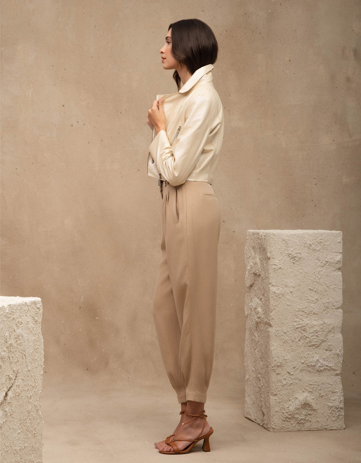 CALÇA MARIANA MADRE REINA ALFAIATARIA AREIA