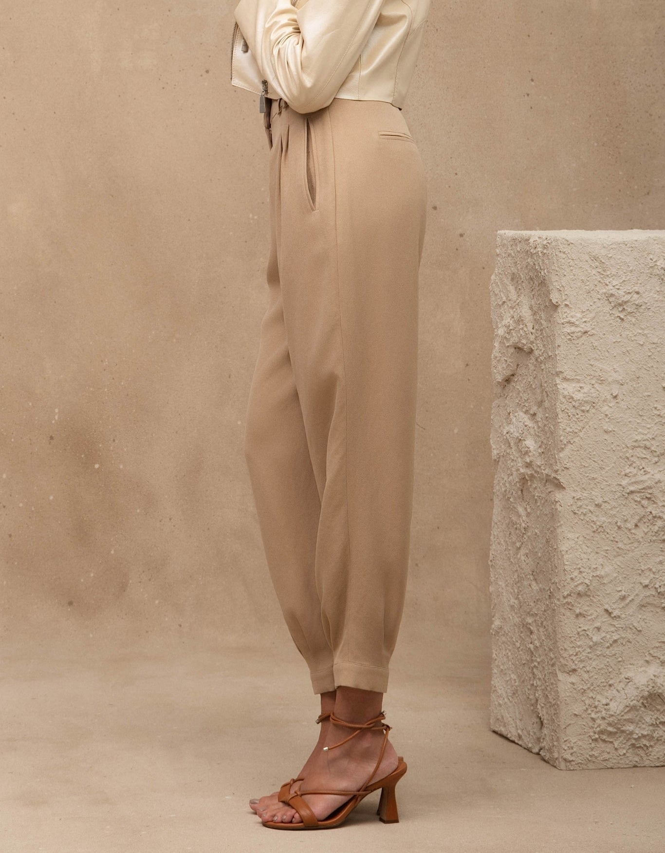 CALÇA MARIANA MADRE REINA ALFAIATARIA AREIA