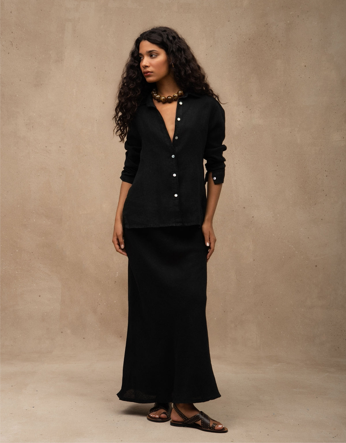 CAMISA CAROL MADRE REINA LINHO PRETO