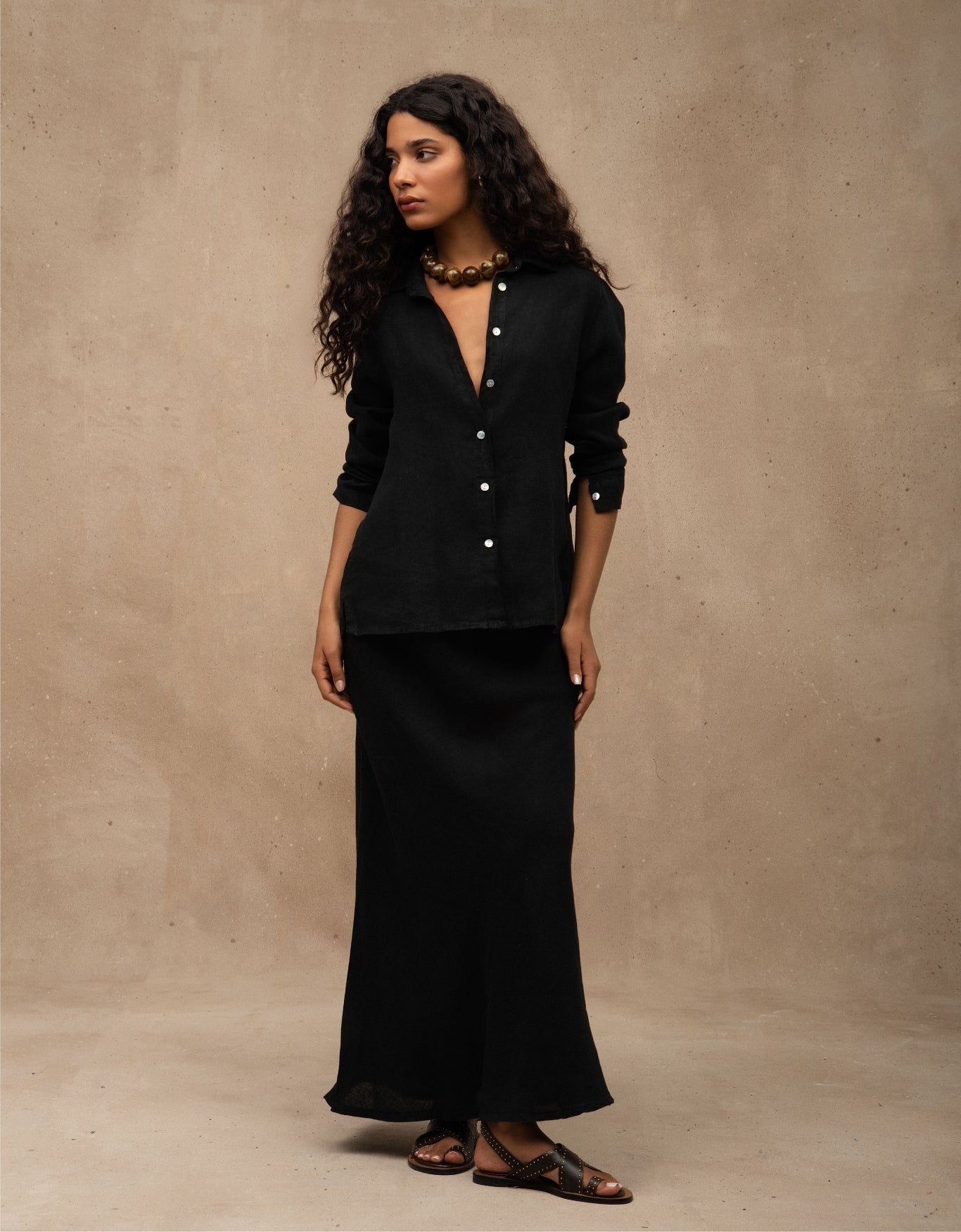 CAMISA CAROL MADRE REINA LINHO PRETO