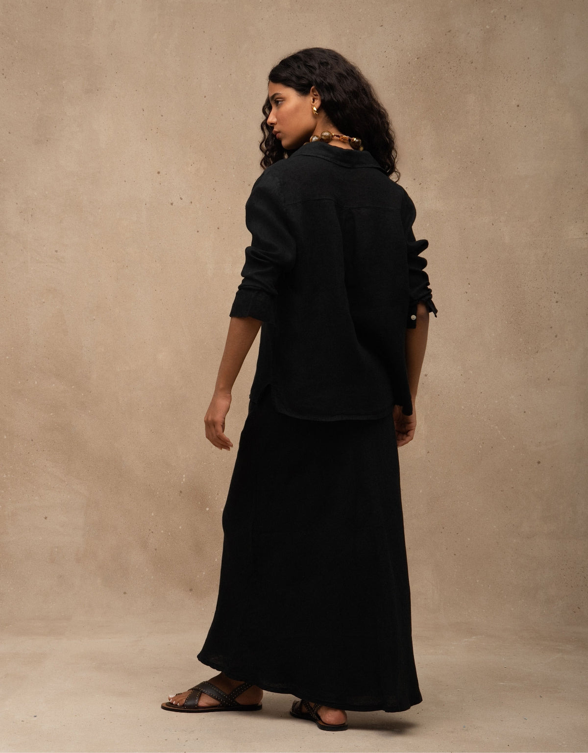 CAMISA CAROL MADRE REINA LINHO PRETO