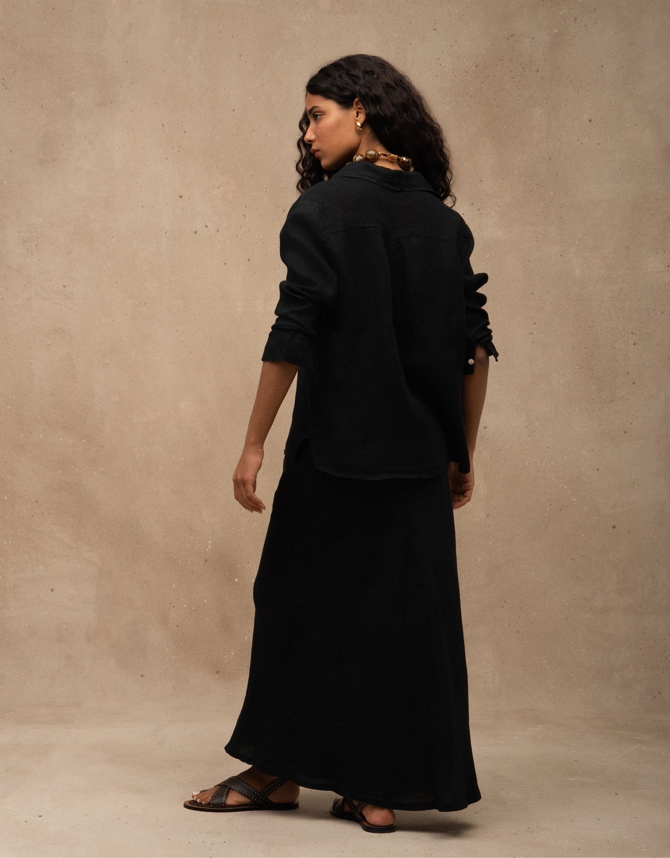 CAMISA CAROL MADRE REINA LINHO PRETO