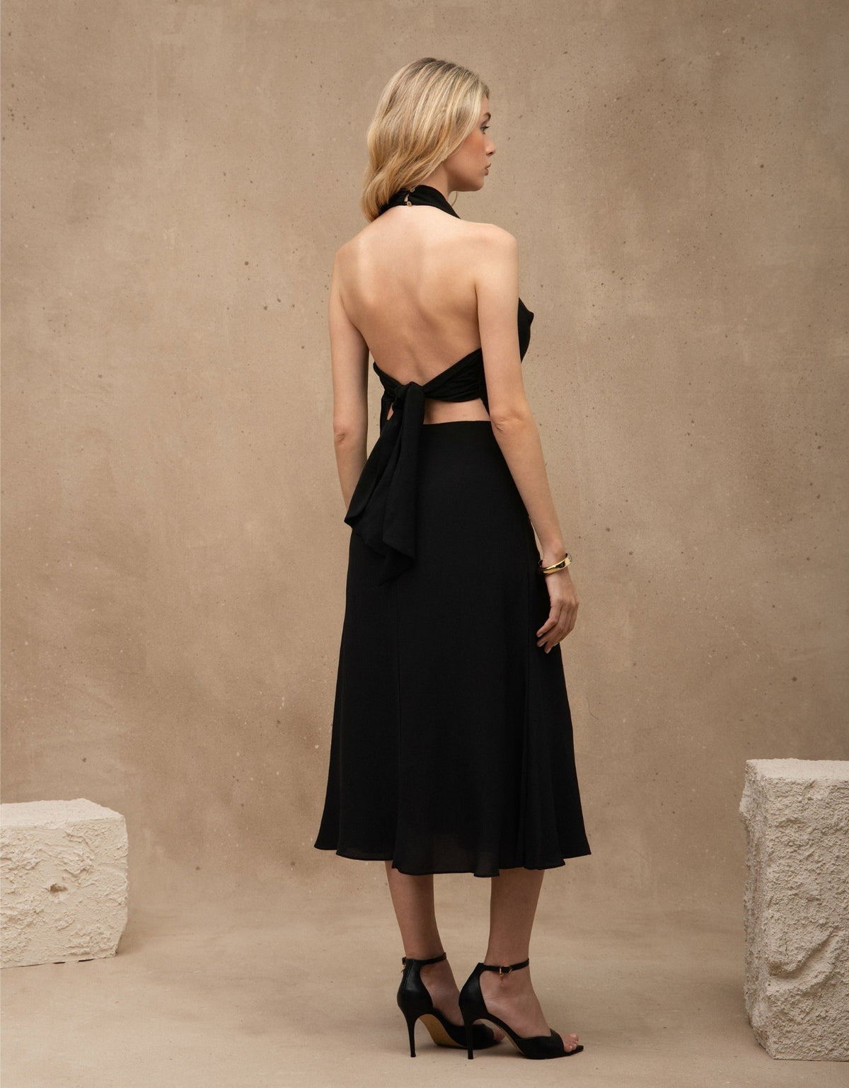 SAIA AMANDA MADRE REINA SEDA PRETA