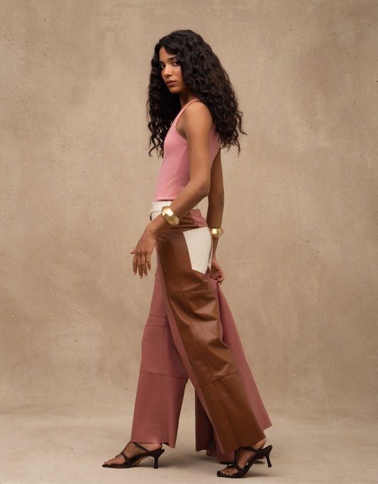 CALÇA GAIA MADRE REINA COURO ROSA ROMÃ