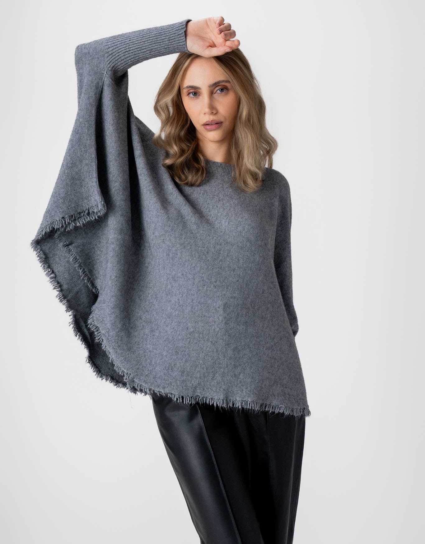 BLUSA ALINE MADRE REINA TRICOT CINZA