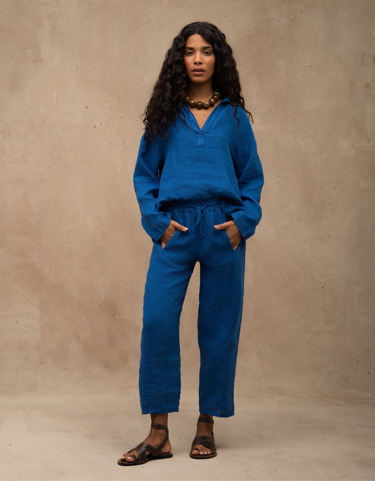 BLUSA BRUNA MADRE REINA LINHO AZUL MESQUITA