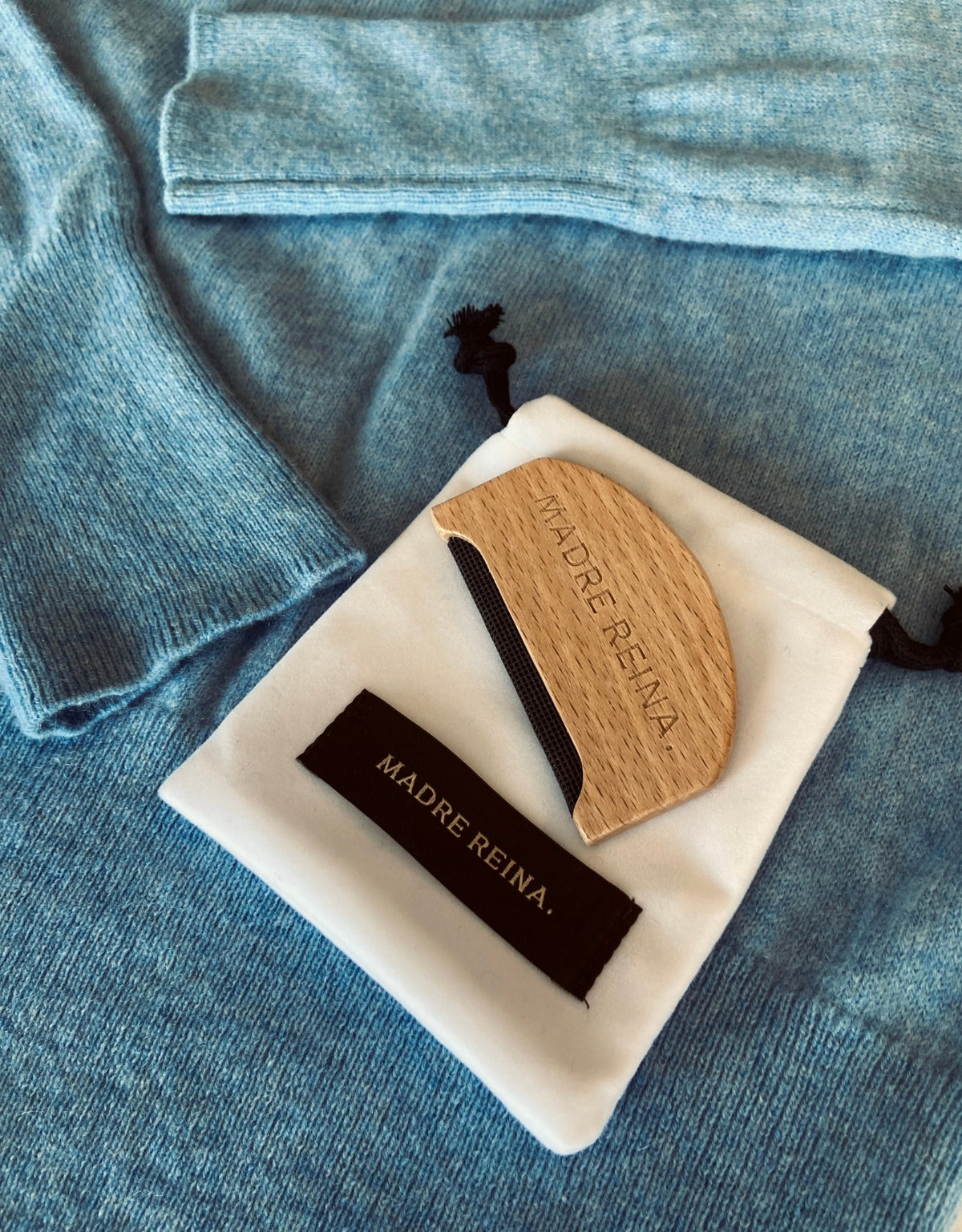 BLUSA GOLA REDONDA EM CASHMERE AZUL CLARO